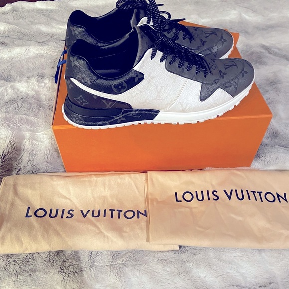 ***AUTHENTIC*** Louis Vuitton Run Away sneakers - Picture 8 of 11